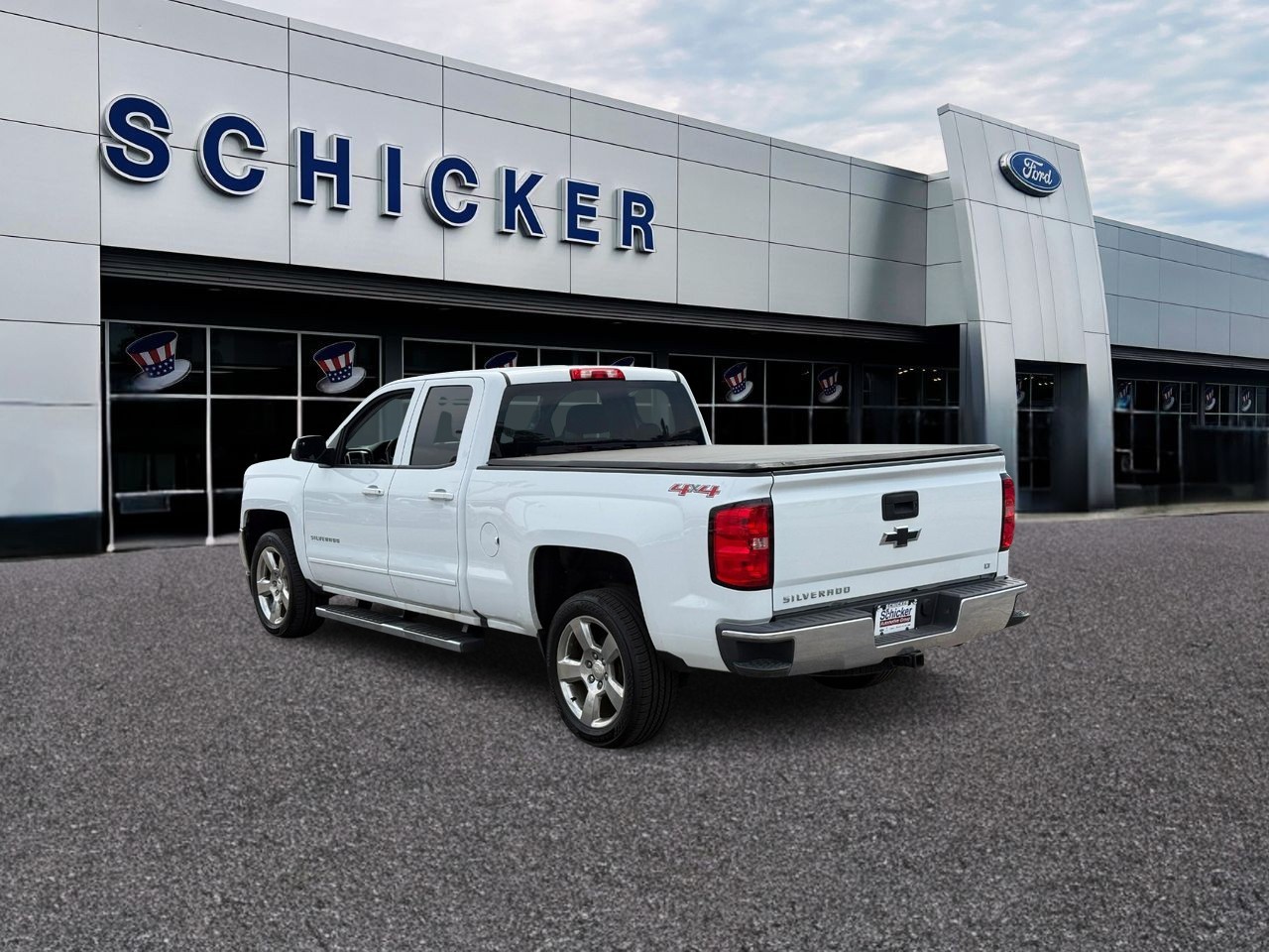 Chevrolet Silverado 1500 Vehicle Full-screen Gallery Image 03