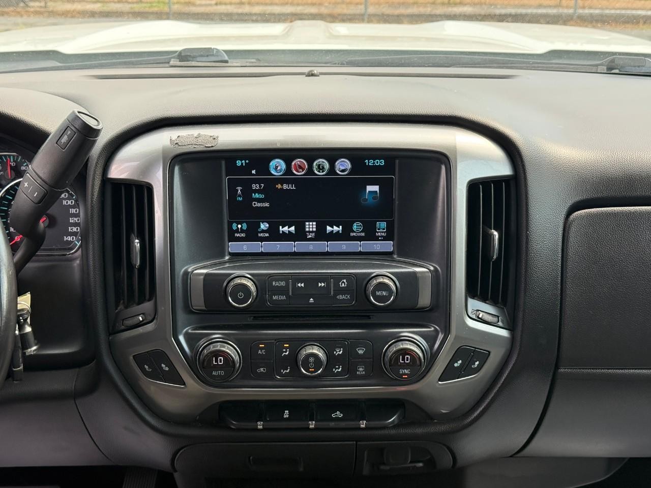 Chevrolet Silverado 1500 Vehicle Full-screen Gallery Image 11