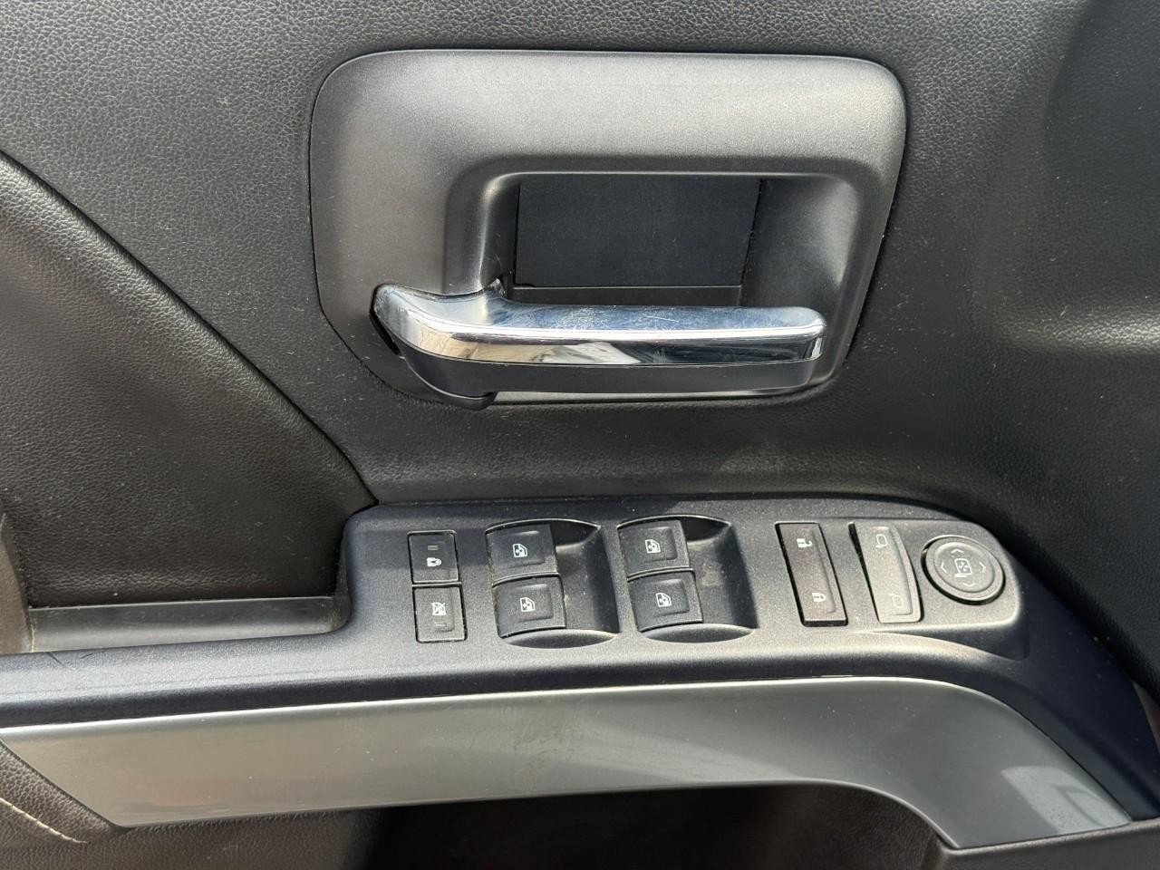 Chevrolet Silverado 1500 Vehicle Full-screen Gallery Image 13