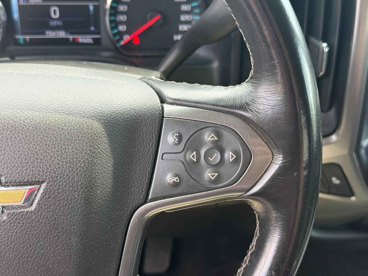 Chevrolet Silverado 1500 Vehicle Full-screen Gallery Image 17