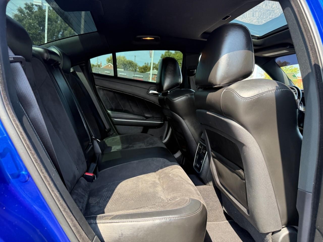 Dodge Charger Vehicle Full-screen Gallery Image 10