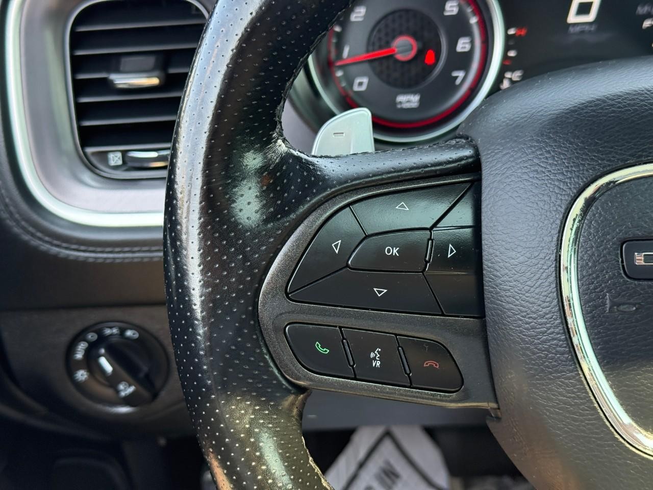Dodge Charger Vehicle Full-screen Gallery Image 19