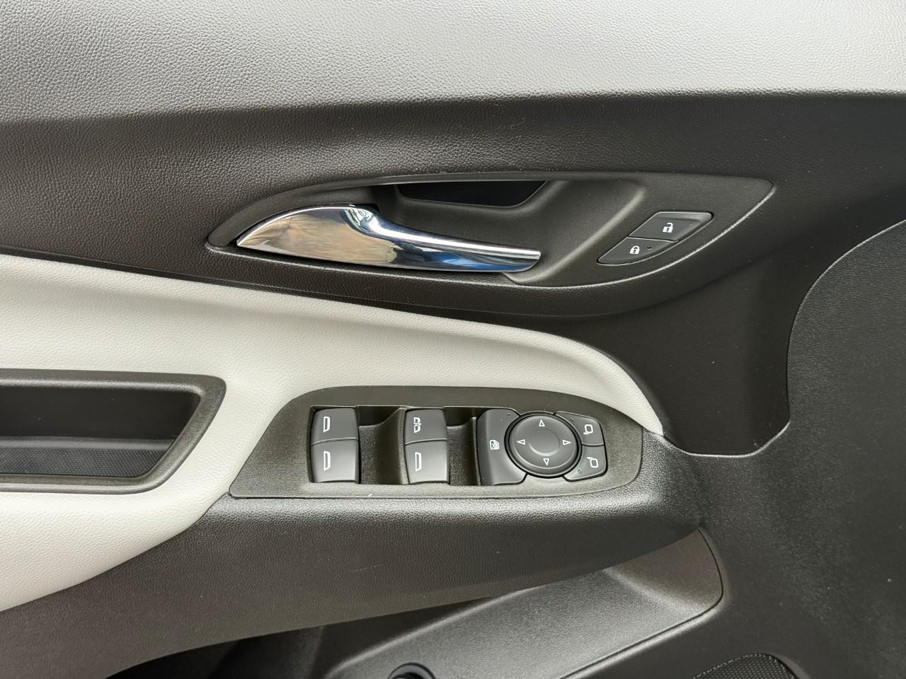 Chevrolet Equinox Vehicle Full-screen Gallery Image 13