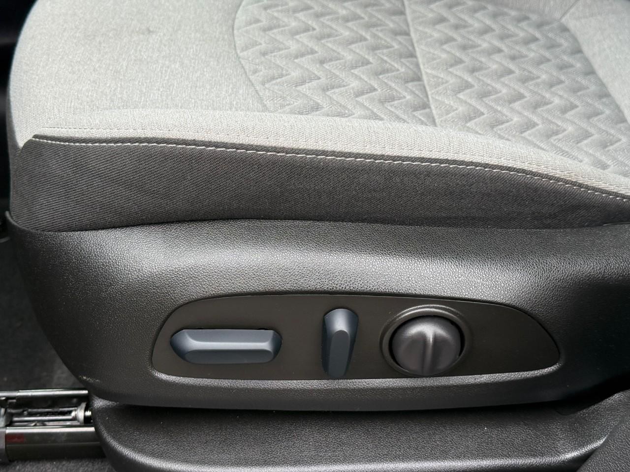 Chevrolet Equinox Vehicle Full-screen Gallery Image 16