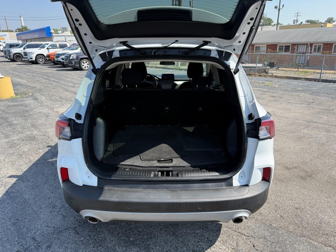 Ford Escape Vehicle Full-screen Gallery Image 09