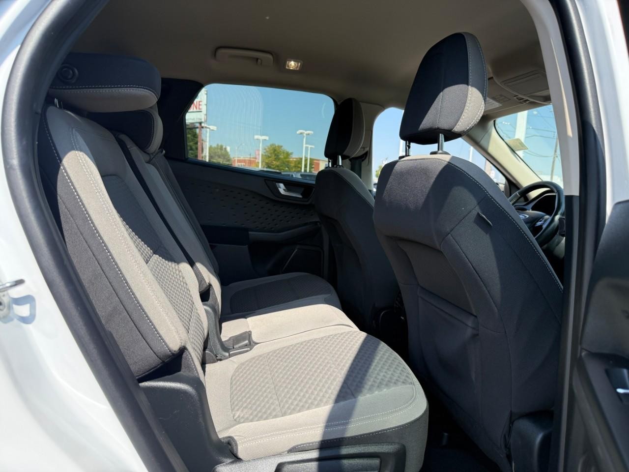 Ford Escape Vehicle Full-screen Gallery Image 10