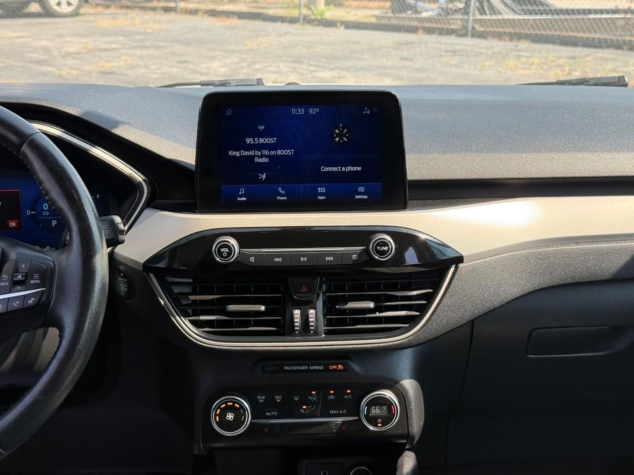 Ford Escape Vehicle Full-screen Gallery Image 13