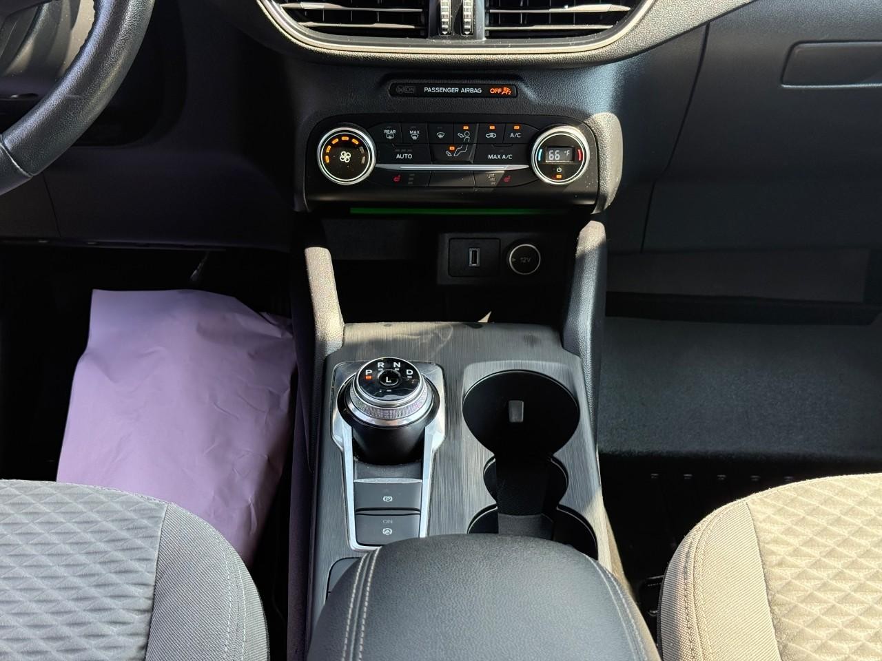 Ford Escape Vehicle Full-screen Gallery Image 15