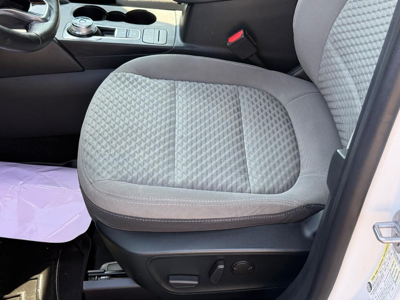 Ford Escape Vehicle Full-screen Gallery Image 17