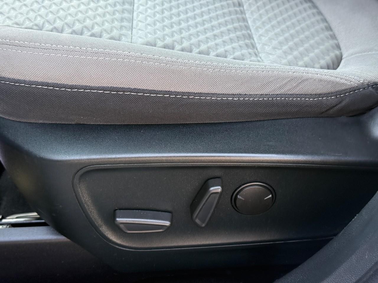 Ford Escape Vehicle Full-screen Gallery Image 18