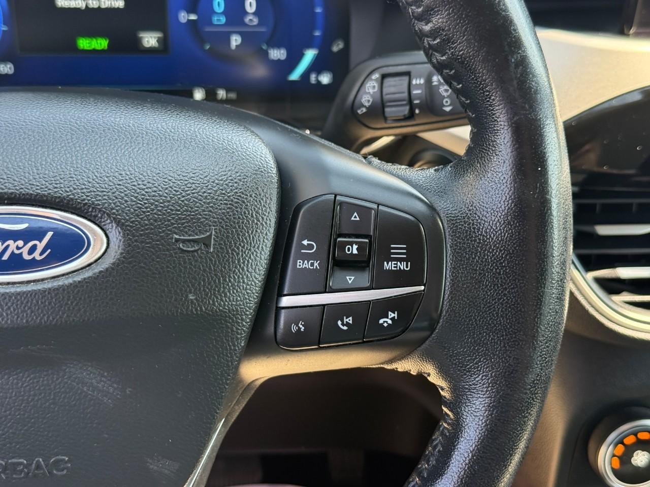 Ford Escape Vehicle Full-screen Gallery Image 20