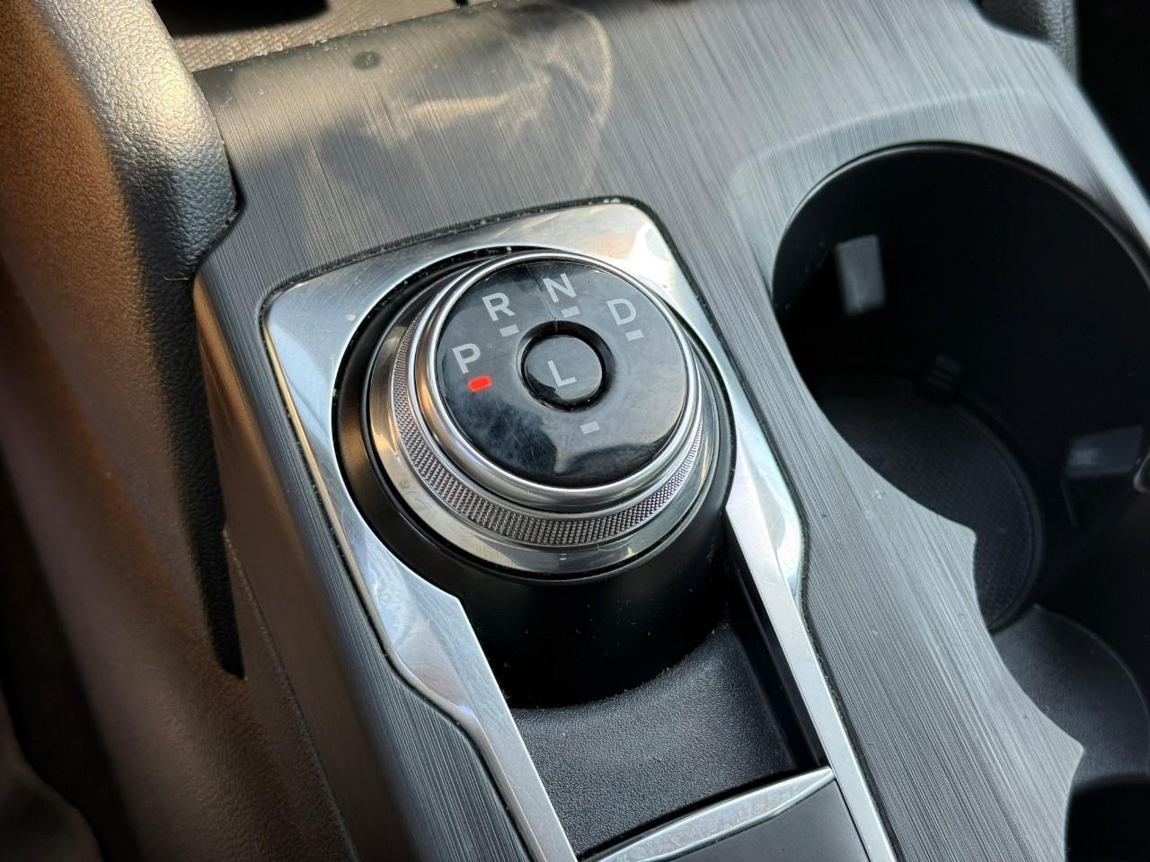 Ford Escape Vehicle Full-screen Gallery Image 22