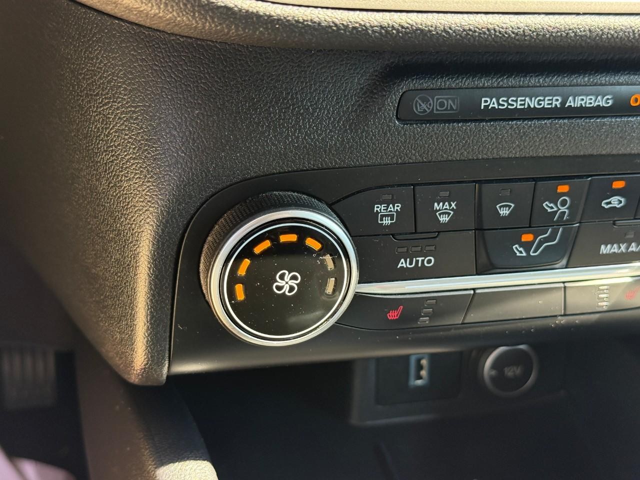 Ford Escape Vehicle Full-screen Gallery Image 23