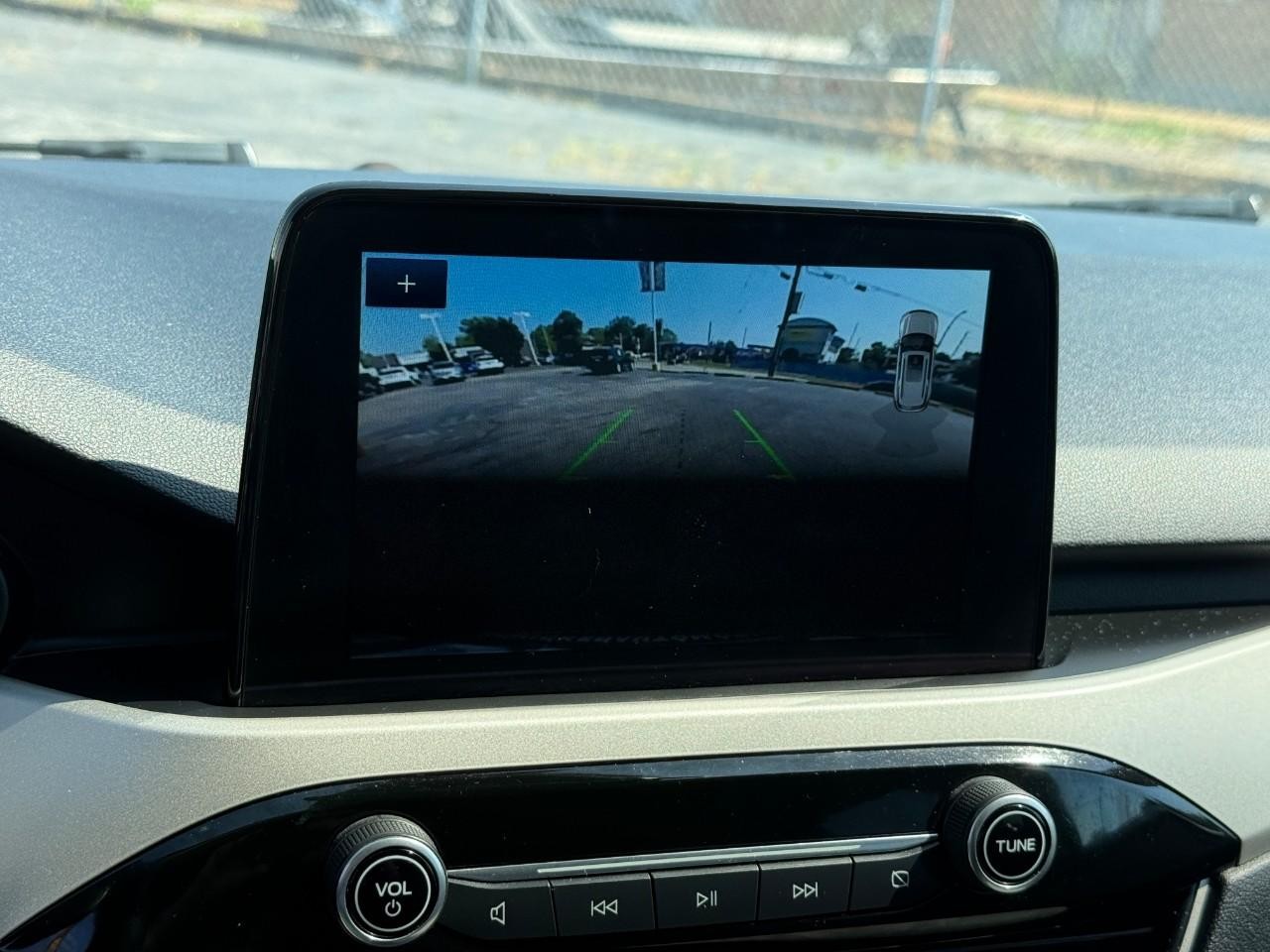 Ford Escape Vehicle Full-screen Gallery Image 24