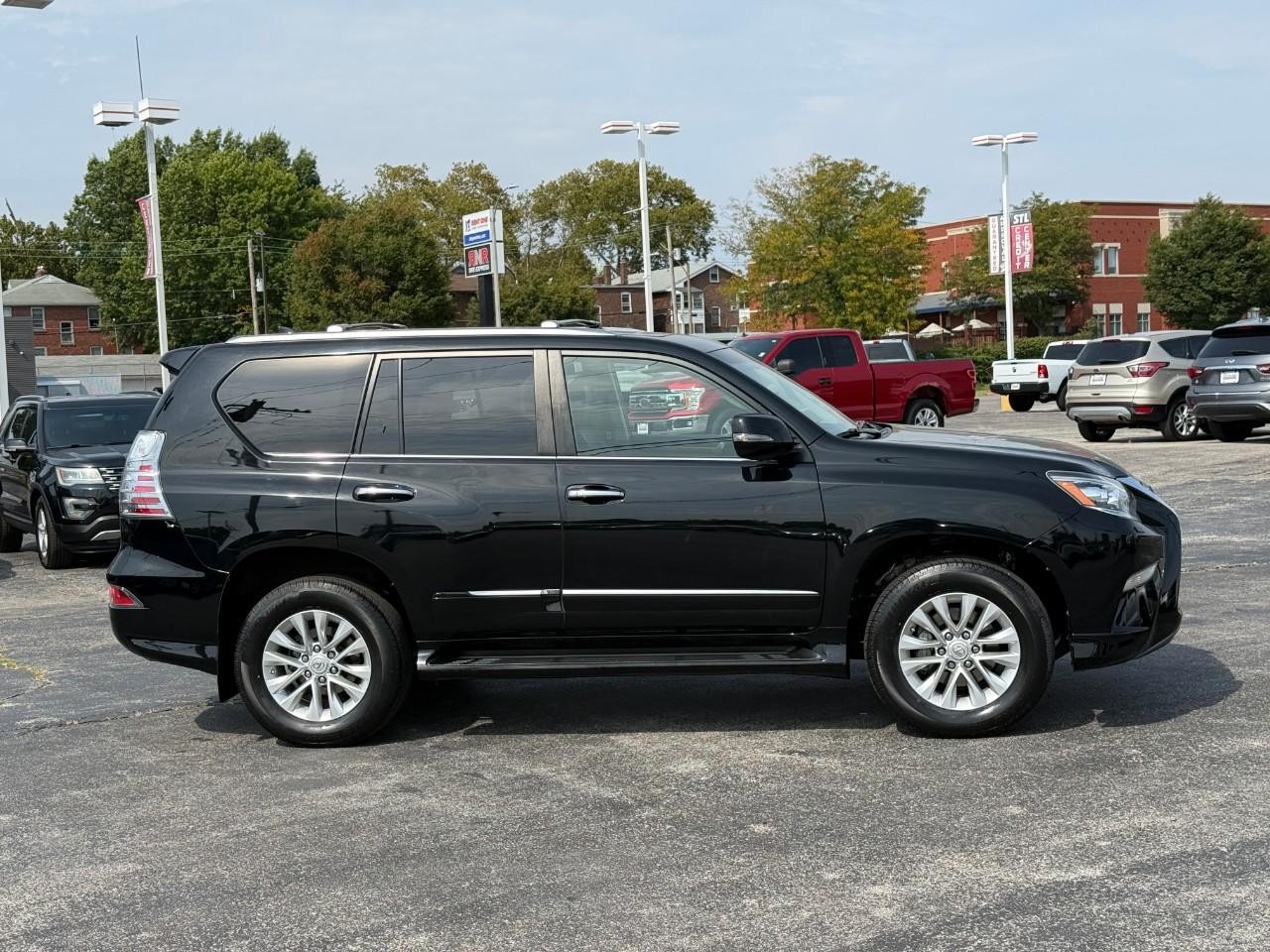 Lexus GX 460 Vehicle Full-screen Gallery Image 05