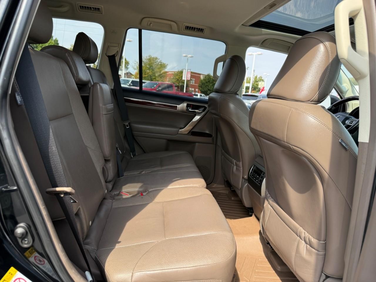 Lexus GX 460 Vehicle Full-screen Gallery Image 08