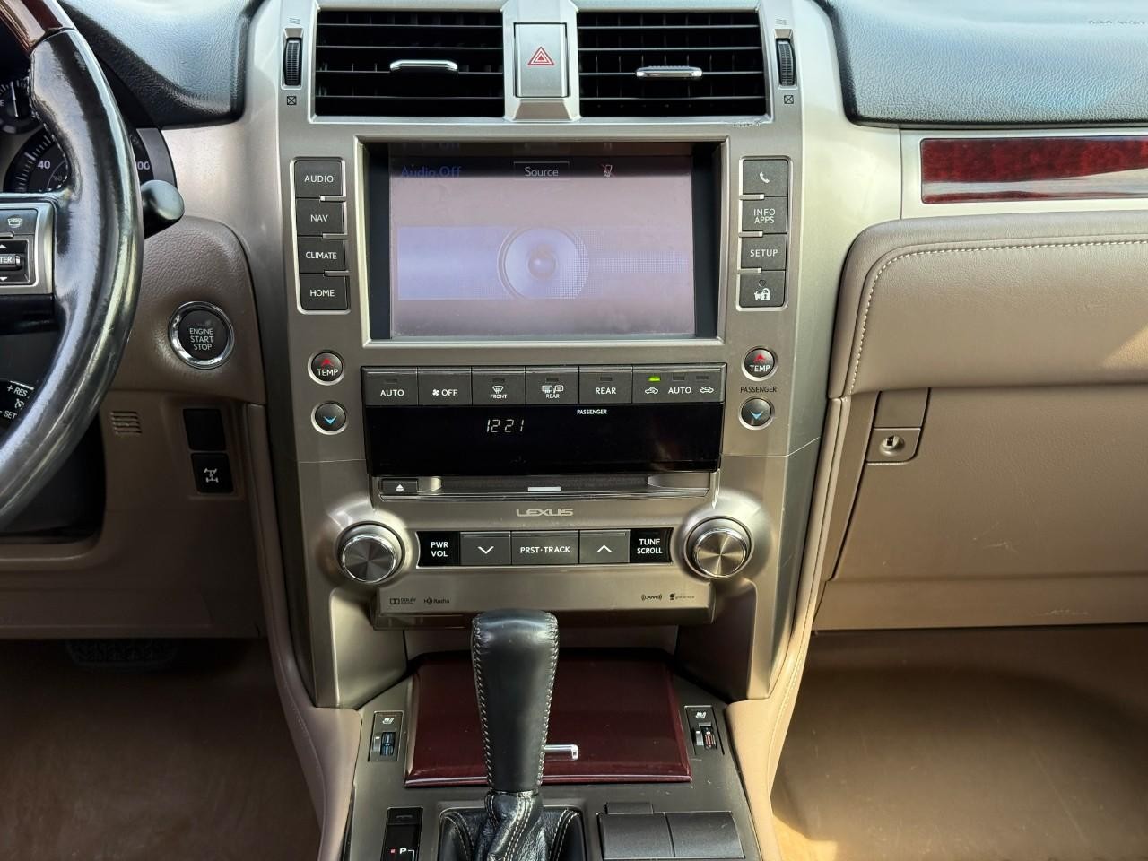 Lexus GX 460 Vehicle Full-screen Gallery Image 12