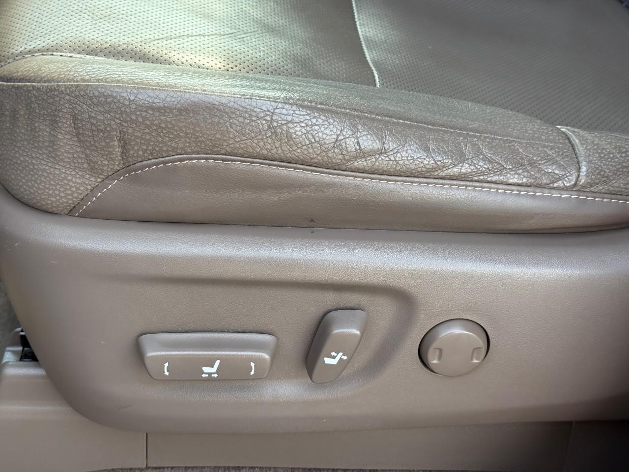 Lexus GX 460 Vehicle Full-screen Gallery Image 17