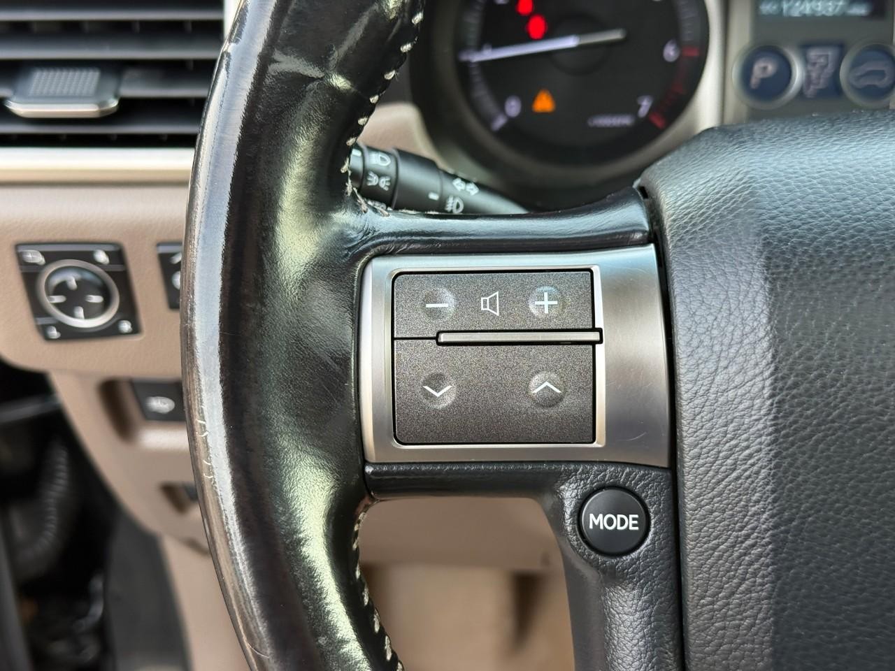 Lexus GX 460 Vehicle Full-screen Gallery Image 18