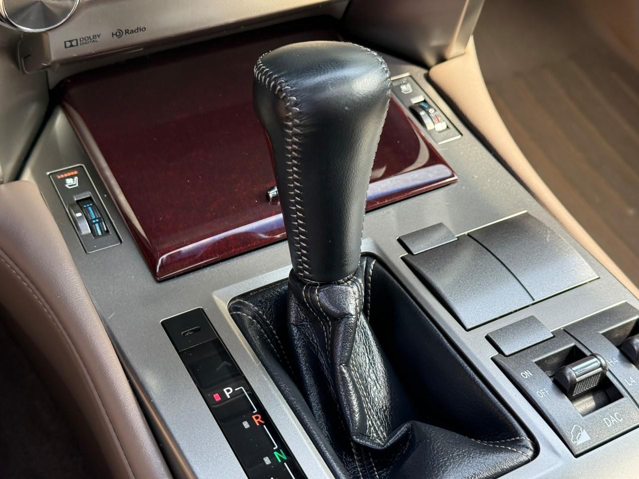 Lexus GX 460 Vehicle Full-screen Gallery Image 21
