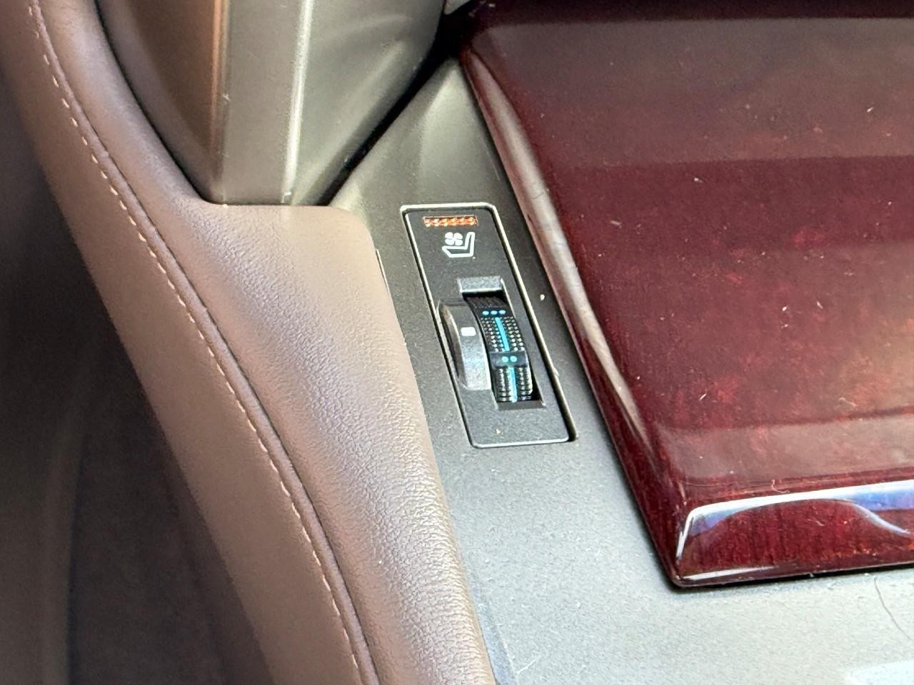 Lexus GX 460 Vehicle Full-screen Gallery Image 22