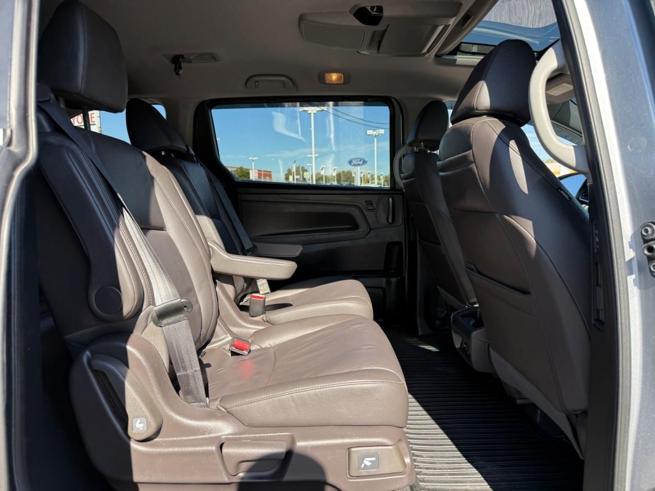 Honda Odyssey Vehicle Full-screen Gallery Image 11