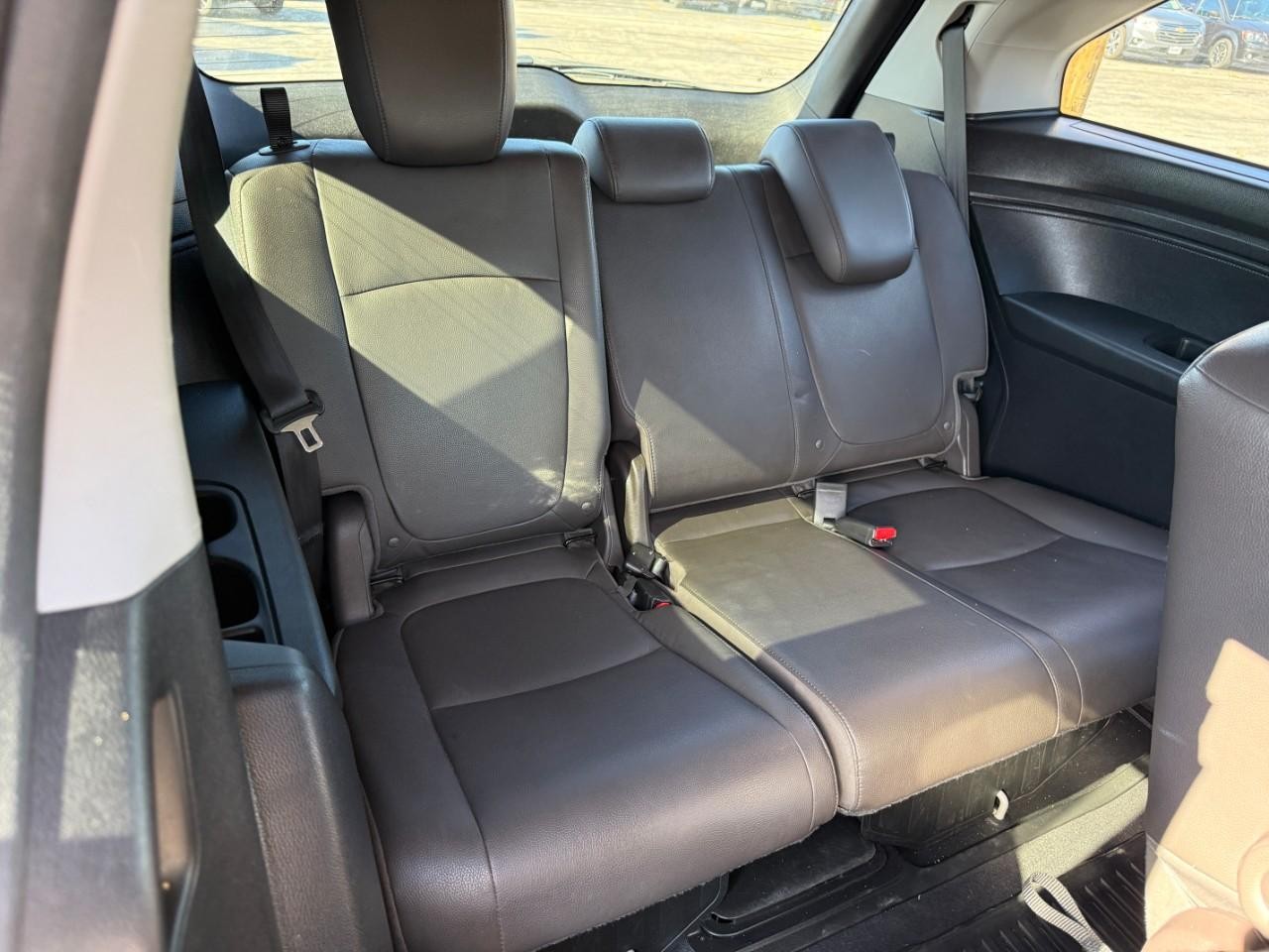Honda Odyssey Vehicle Full-screen Gallery Image 12