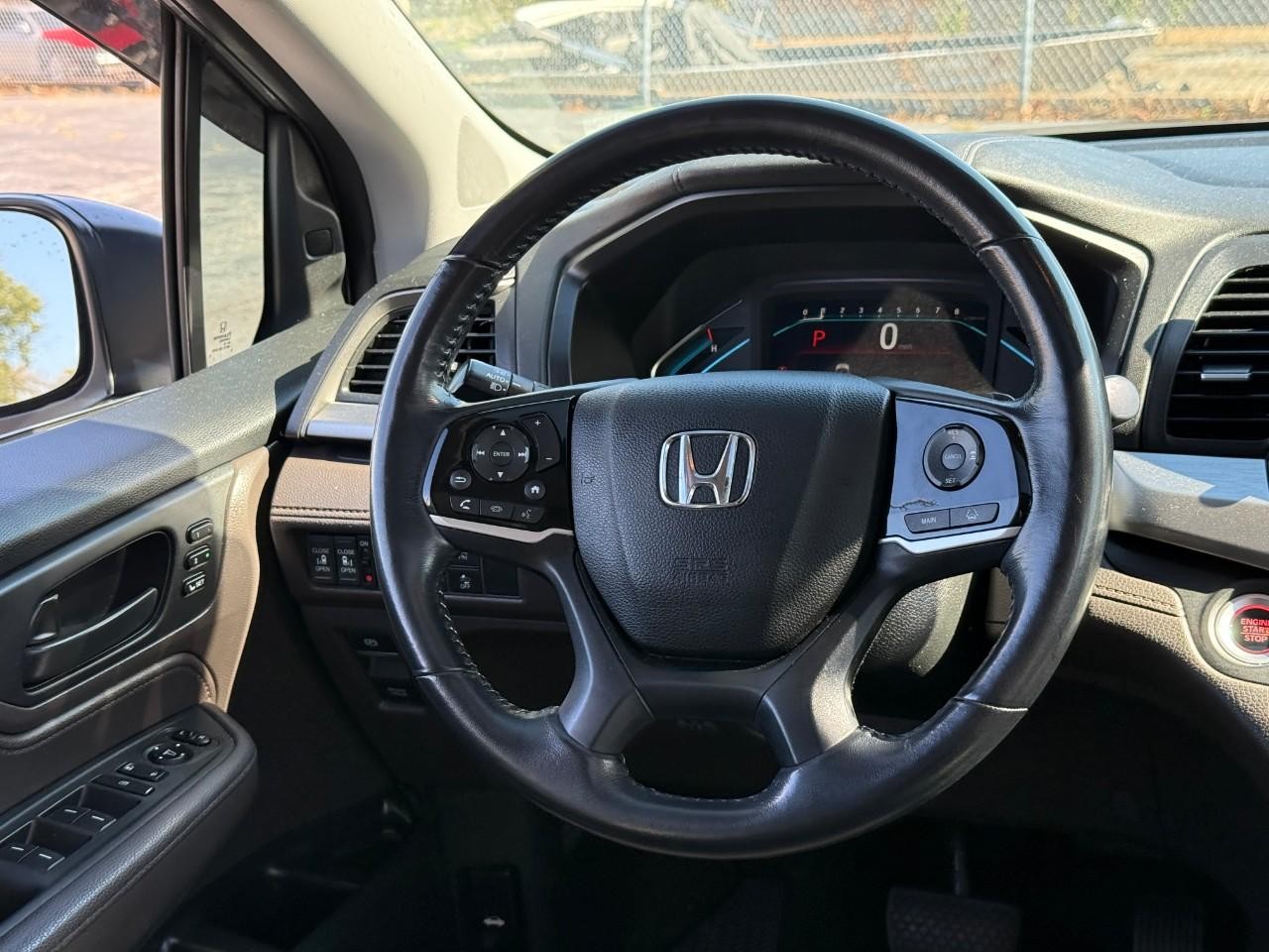Honda Odyssey Vehicle Full-screen Gallery Image 15