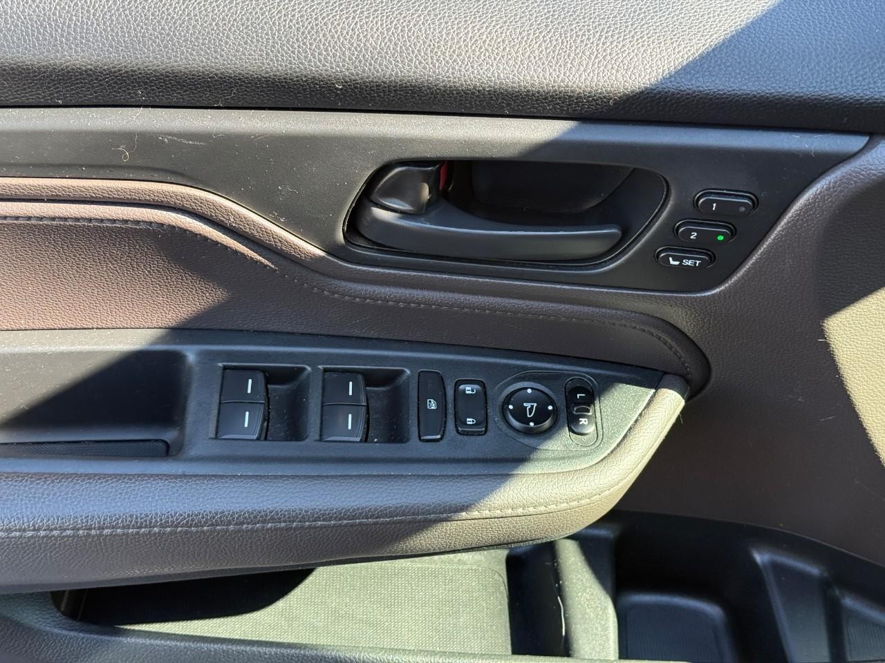 Honda Odyssey Vehicle Full-screen Gallery Image 18