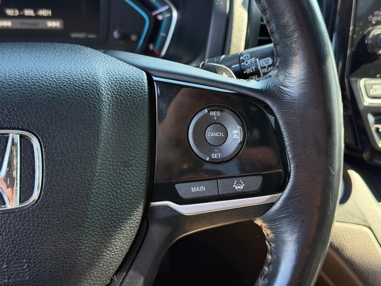 Honda Odyssey Vehicle Full-screen Gallery Image 23