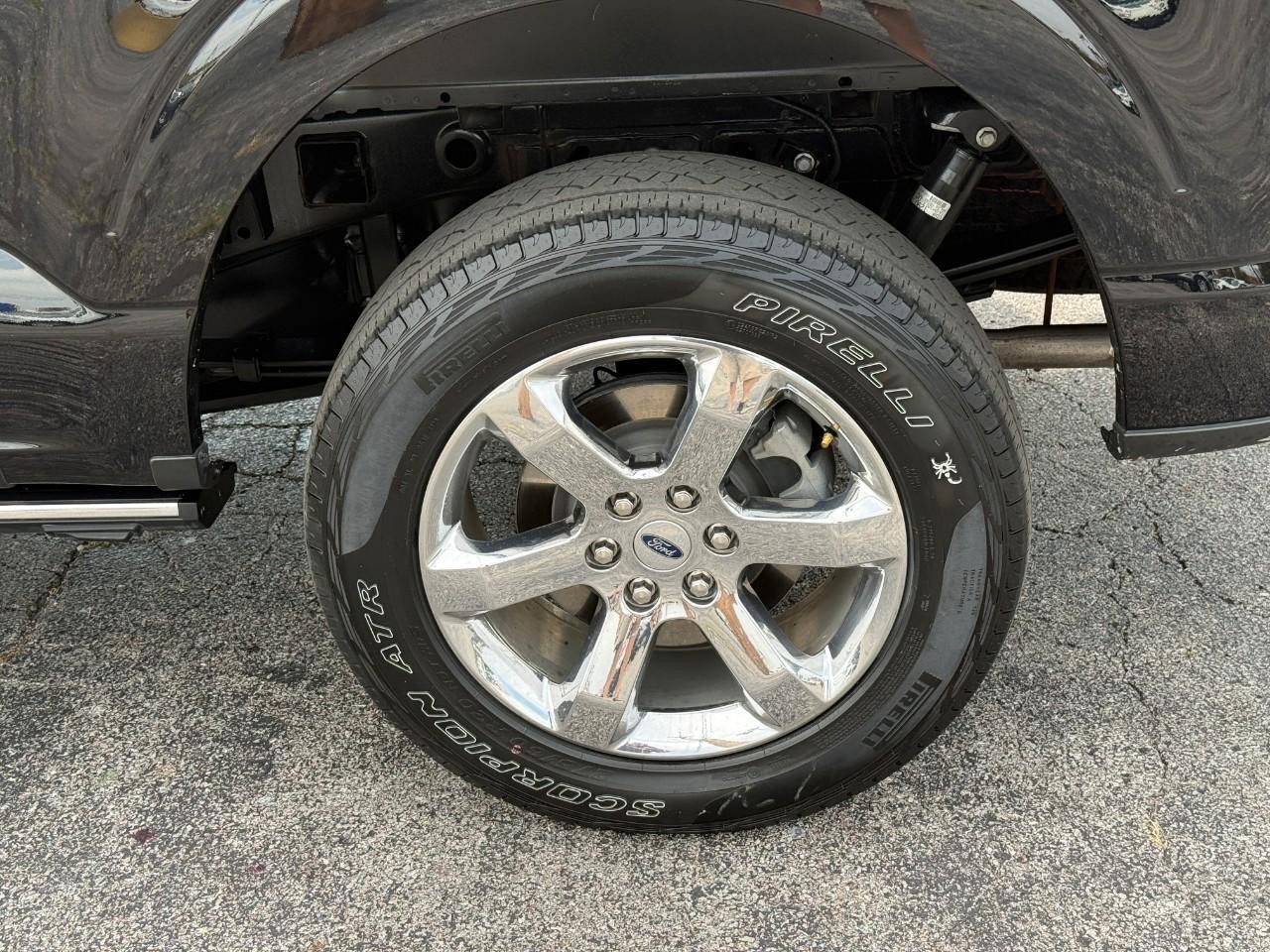 Ford F-150 Vehicle Full-screen Gallery Image 06