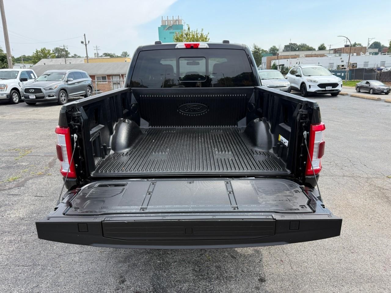 Ford F-150 Vehicle Full-screen Gallery Image 07