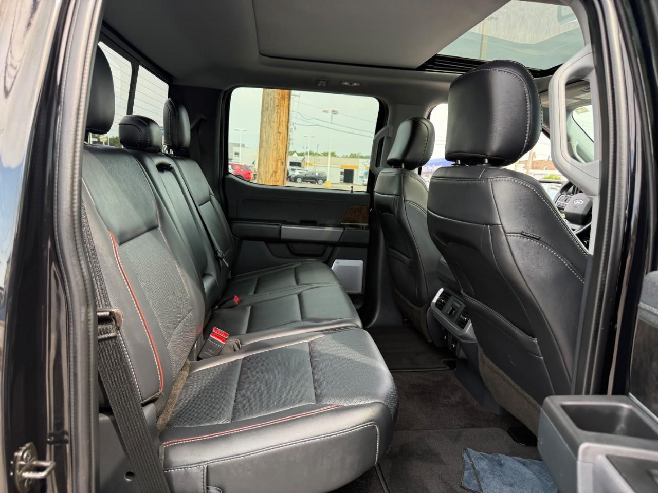 Ford F-150 Vehicle Full-screen Gallery Image 10