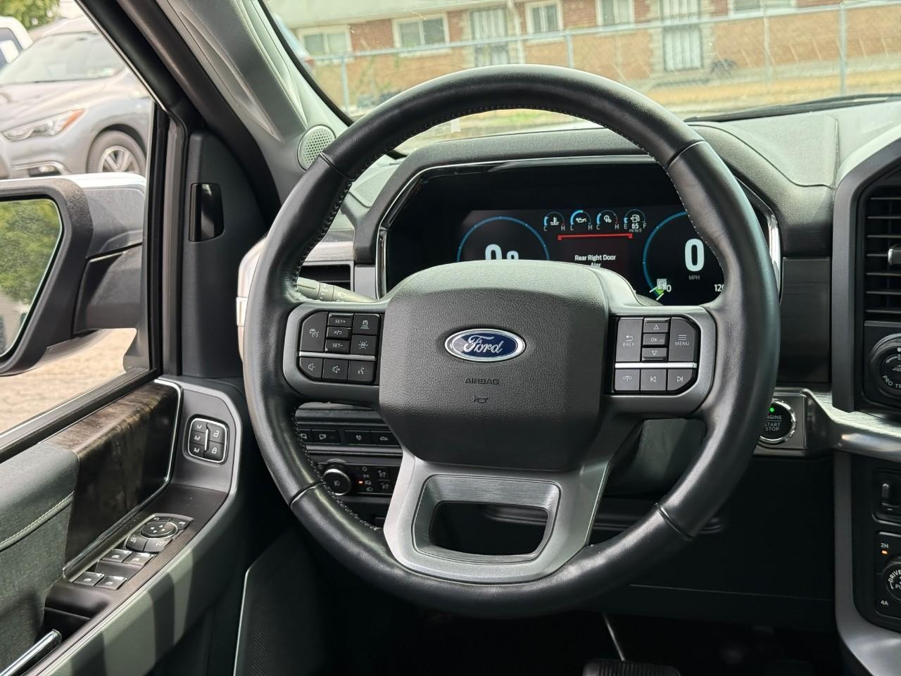 Ford F-150 Vehicle Full-screen Gallery Image 12