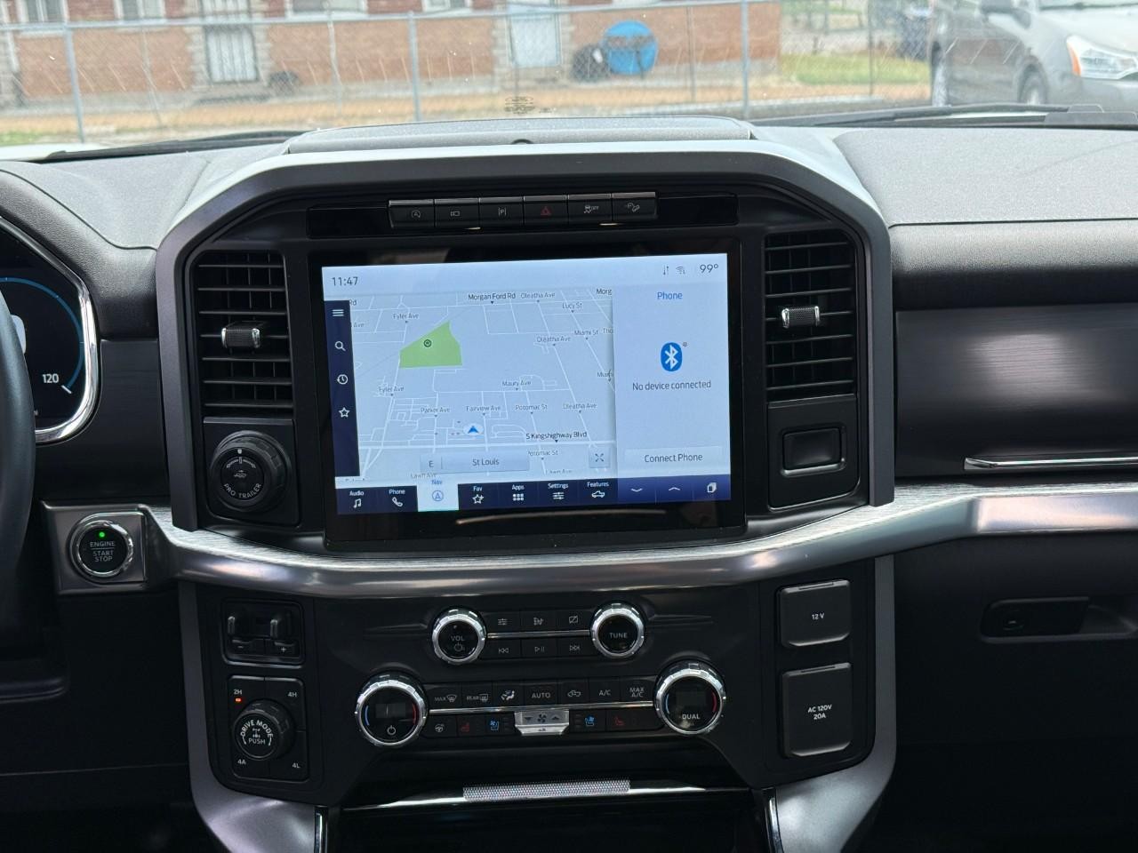 Ford F-150 Vehicle Full-screen Gallery Image 13