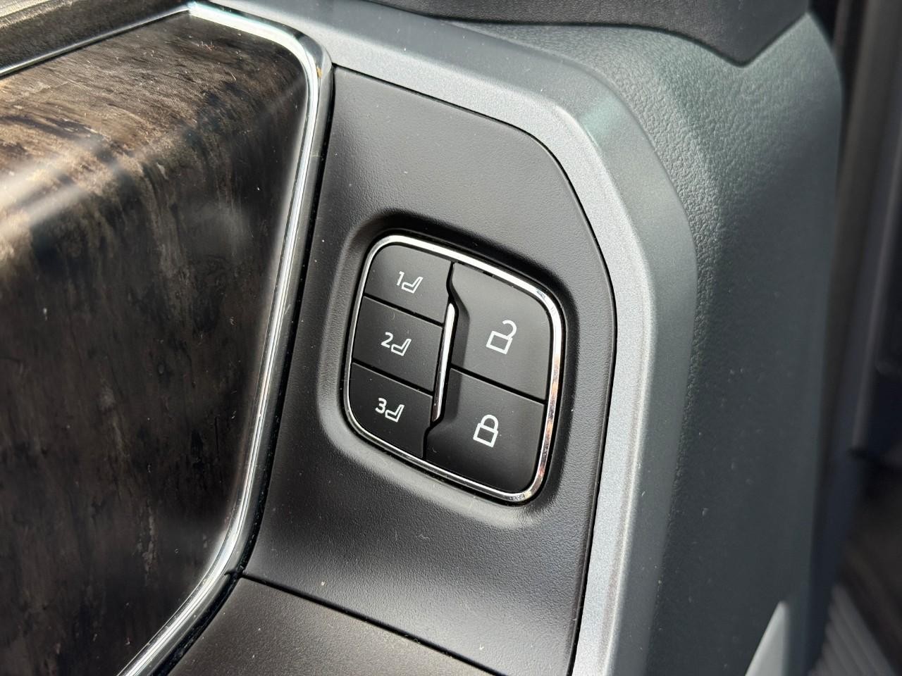 Ford F-150 Vehicle Full-screen Gallery Image 16