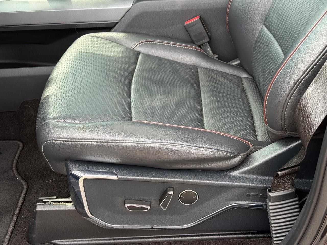 Ford F-150 Vehicle Full-screen Gallery Image 17