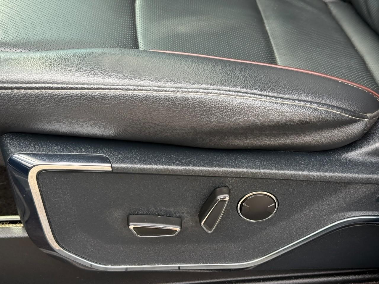Ford F-150 Vehicle Full-screen Gallery Image 18