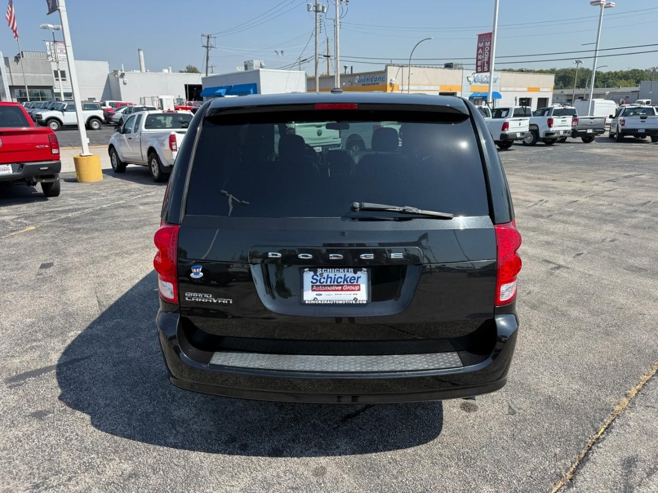 Dodge Grand Caravan Vehicle Full-screen Gallery Image 09