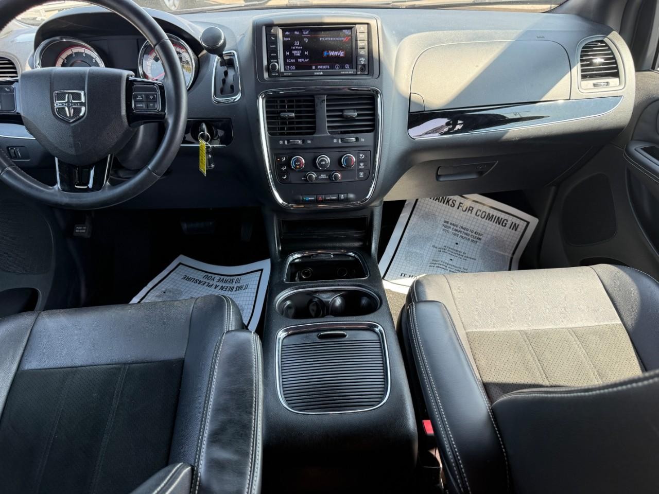 Dodge Grand Caravan Vehicle Full-screen Gallery Image 12