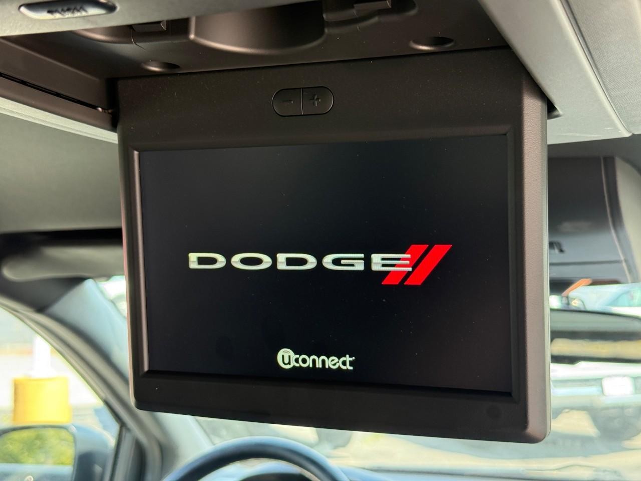 Dodge Grand Caravan Vehicle Full-screen Gallery Image 16