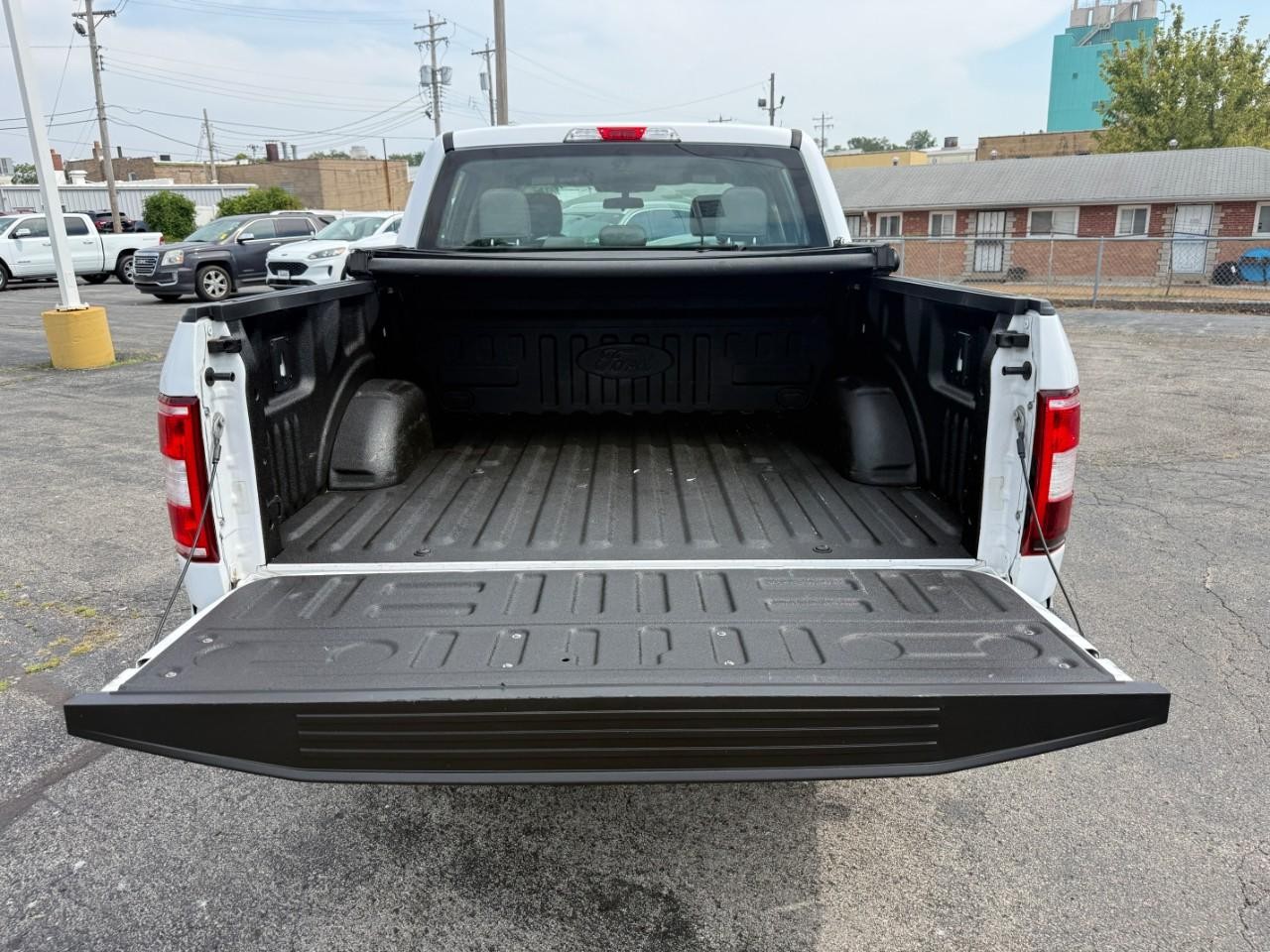 Ford F-150 Vehicle Full-screen Gallery Image 07