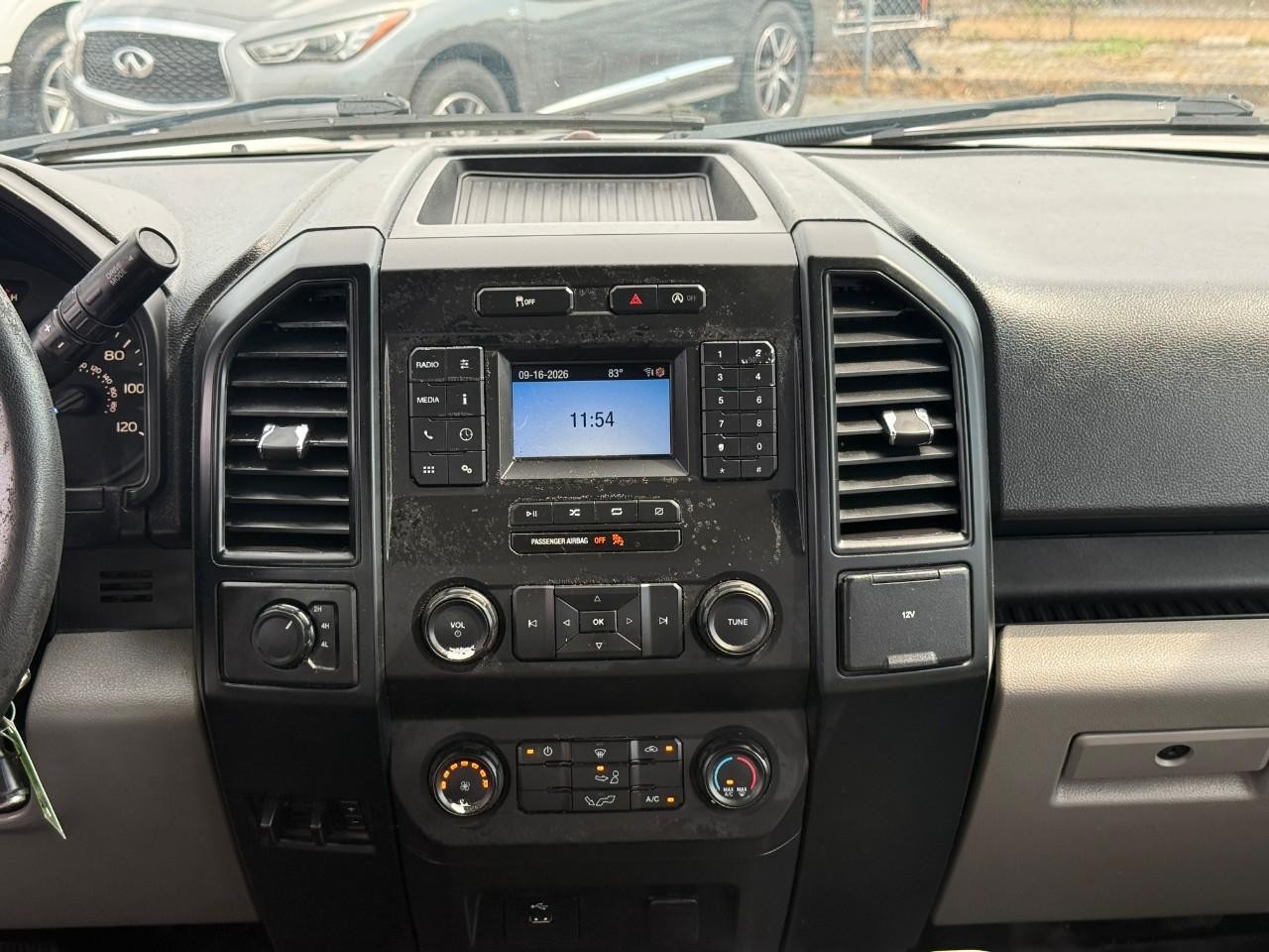 Ford F-150 Vehicle Full-screen Gallery Image 13