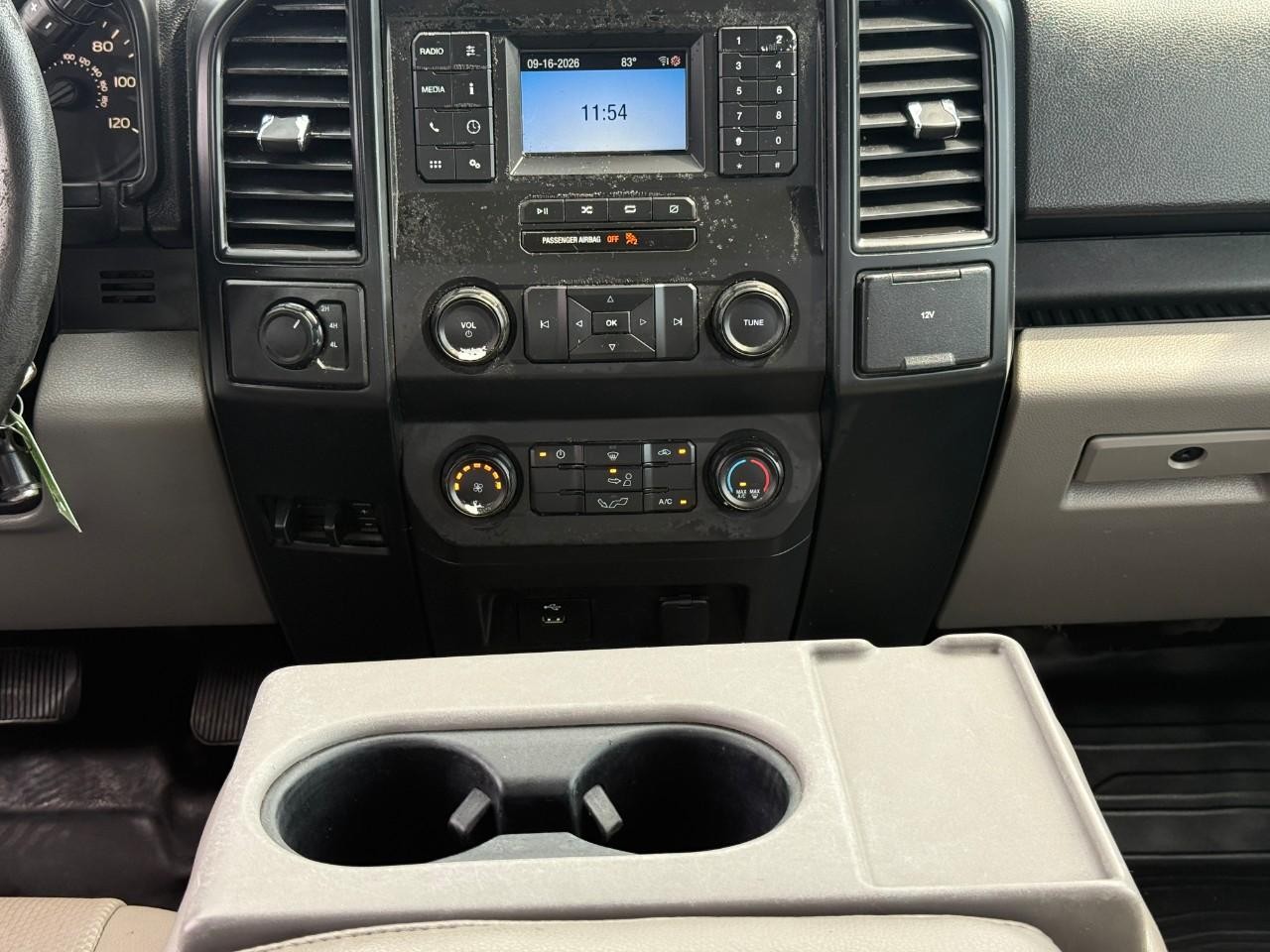 Ford F-150 Vehicle Full-screen Gallery Image 14