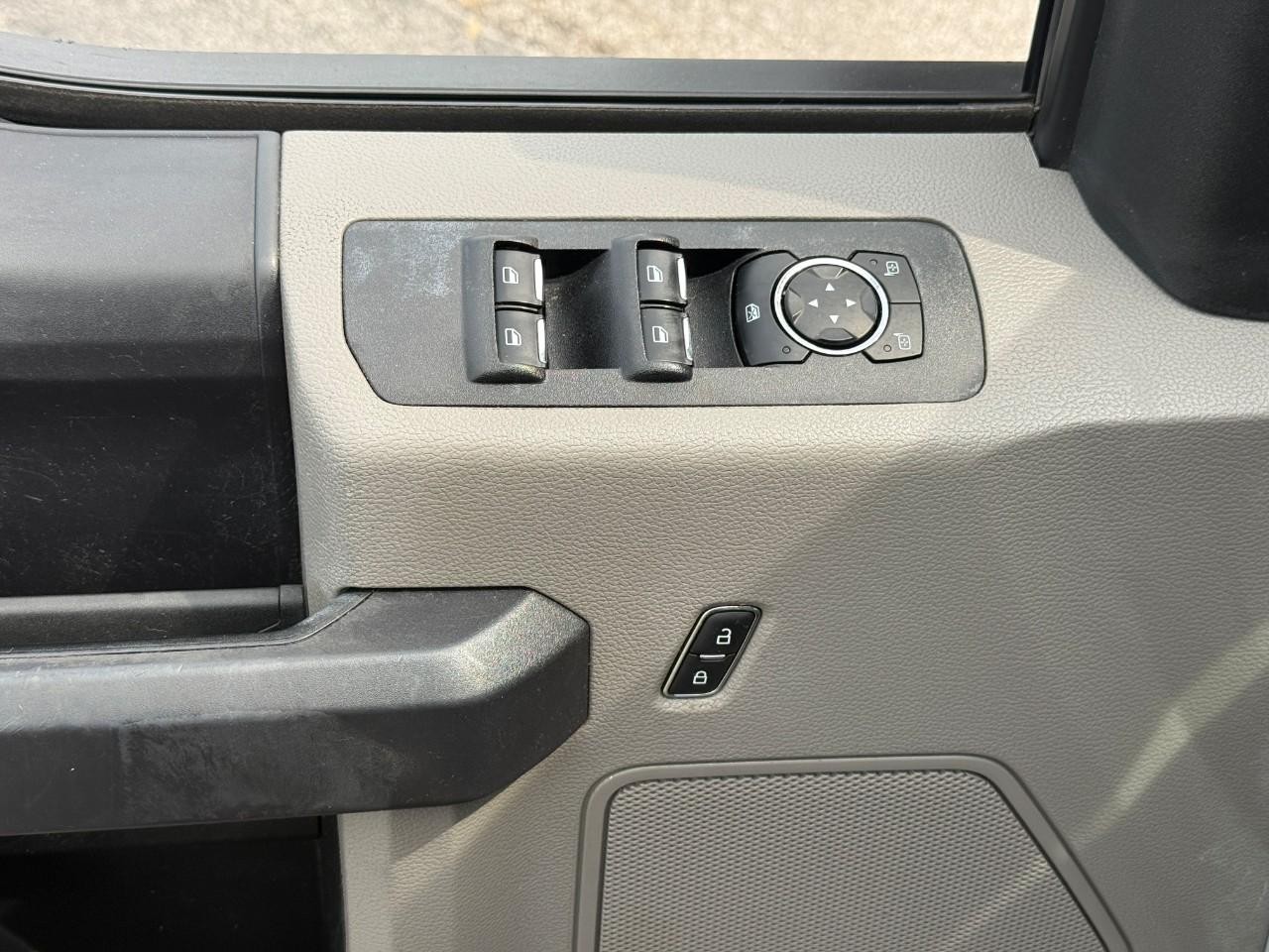 Ford F-150 Vehicle Full-screen Gallery Image 15