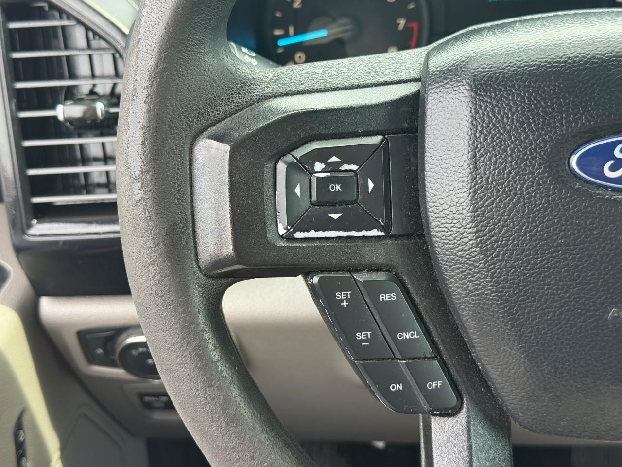Ford F-150 Vehicle Full-screen Gallery Image 17