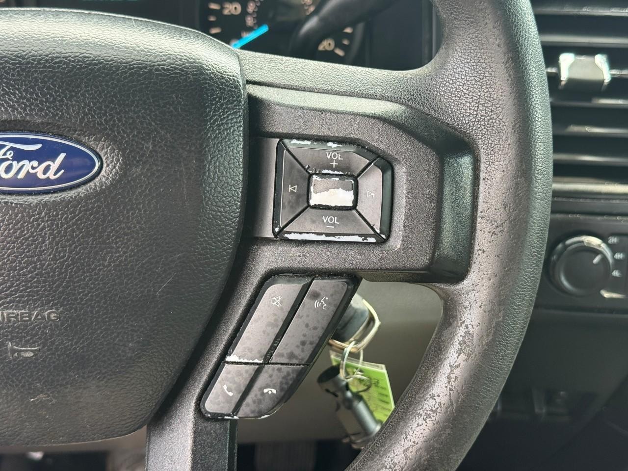 Ford F-150 Vehicle Full-screen Gallery Image 18