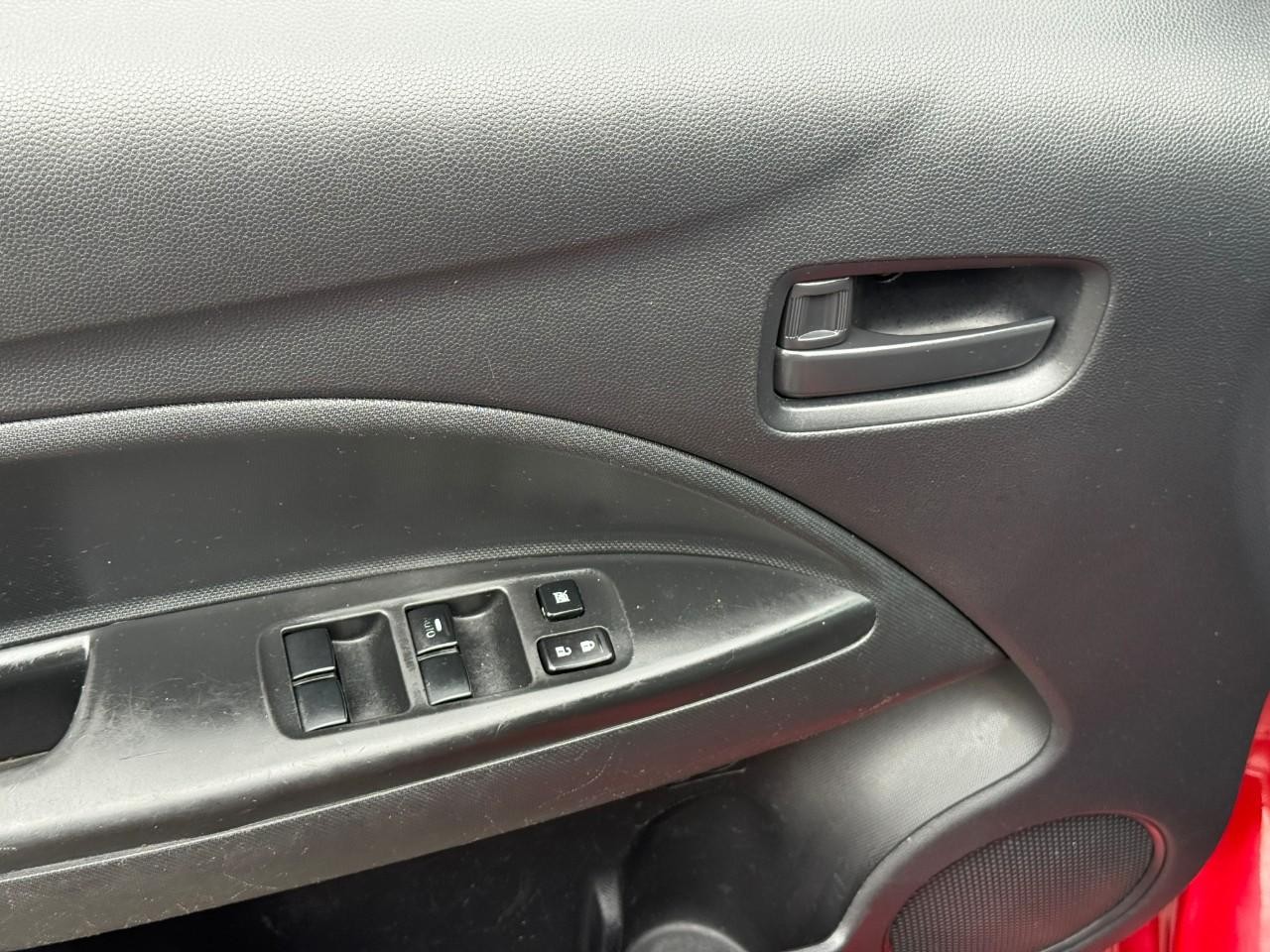 Mitsubishi Mirage G4 Vehicle Full-screen Gallery Image 14