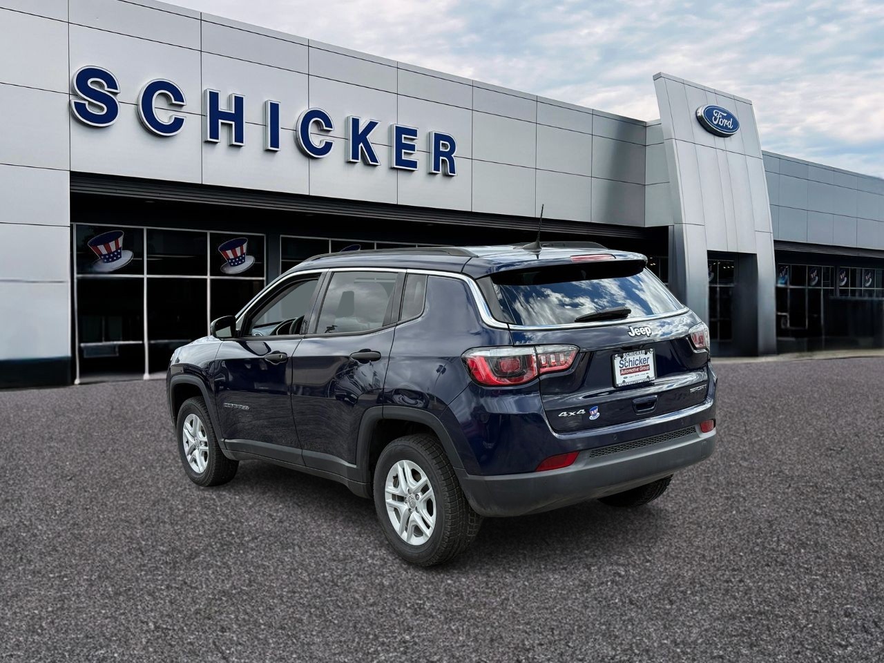 Jeep Compass Vehicle Full-screen Gallery Image 03