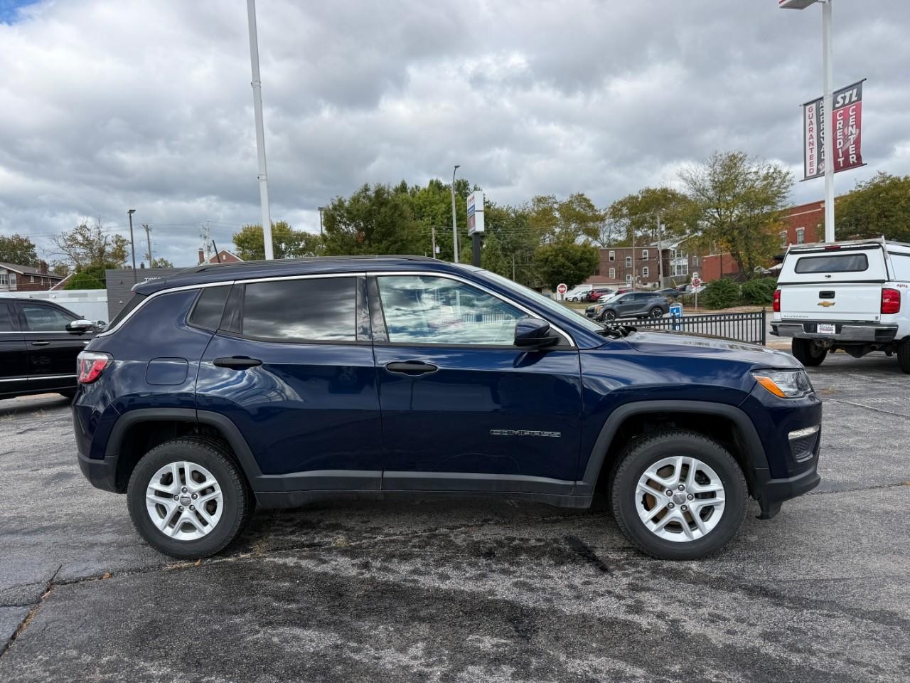 Jeep Compass Vehicle Full-screen Gallery Image 05